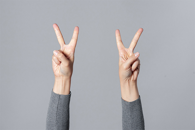 Vサインの意味 類語 言い換え オールガイド